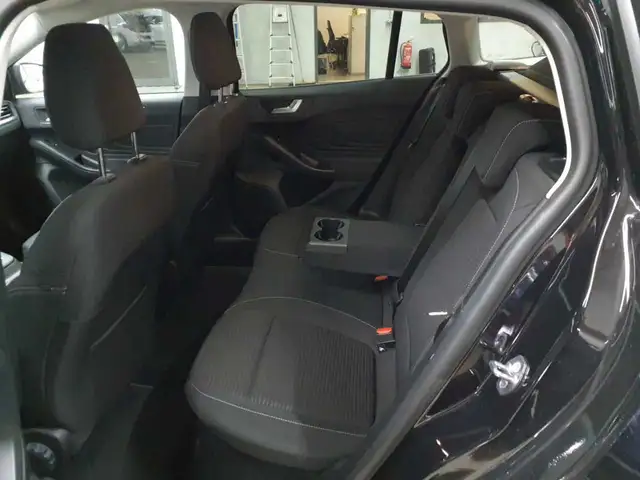Ford Focus view 8