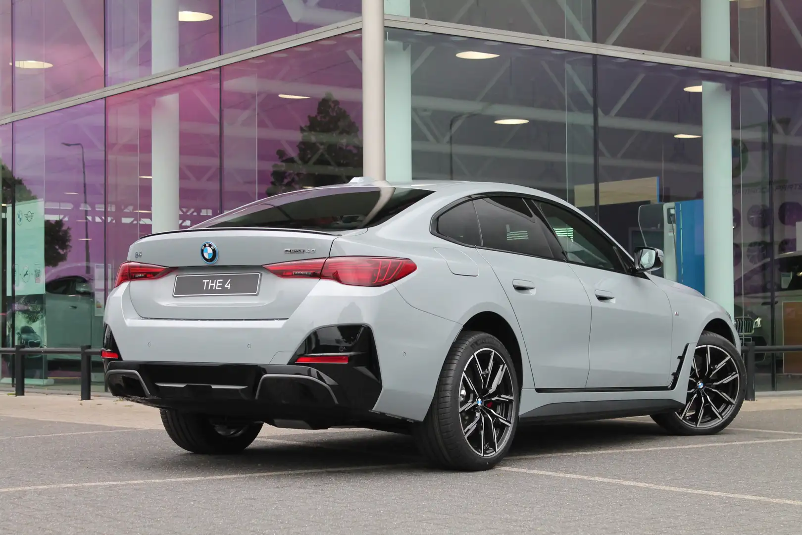 BMW i4 eDrive40 Gran Coupé M Sport / Adaptieve LED / Comf Grijs - 2