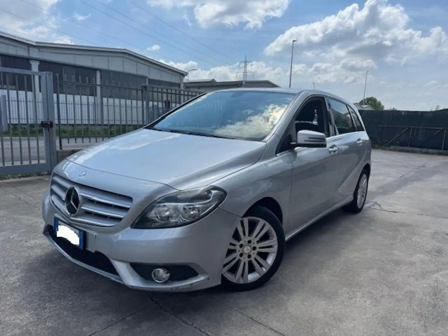 Mercedes-Benz B 180 CDI Executive Srebrny - 1