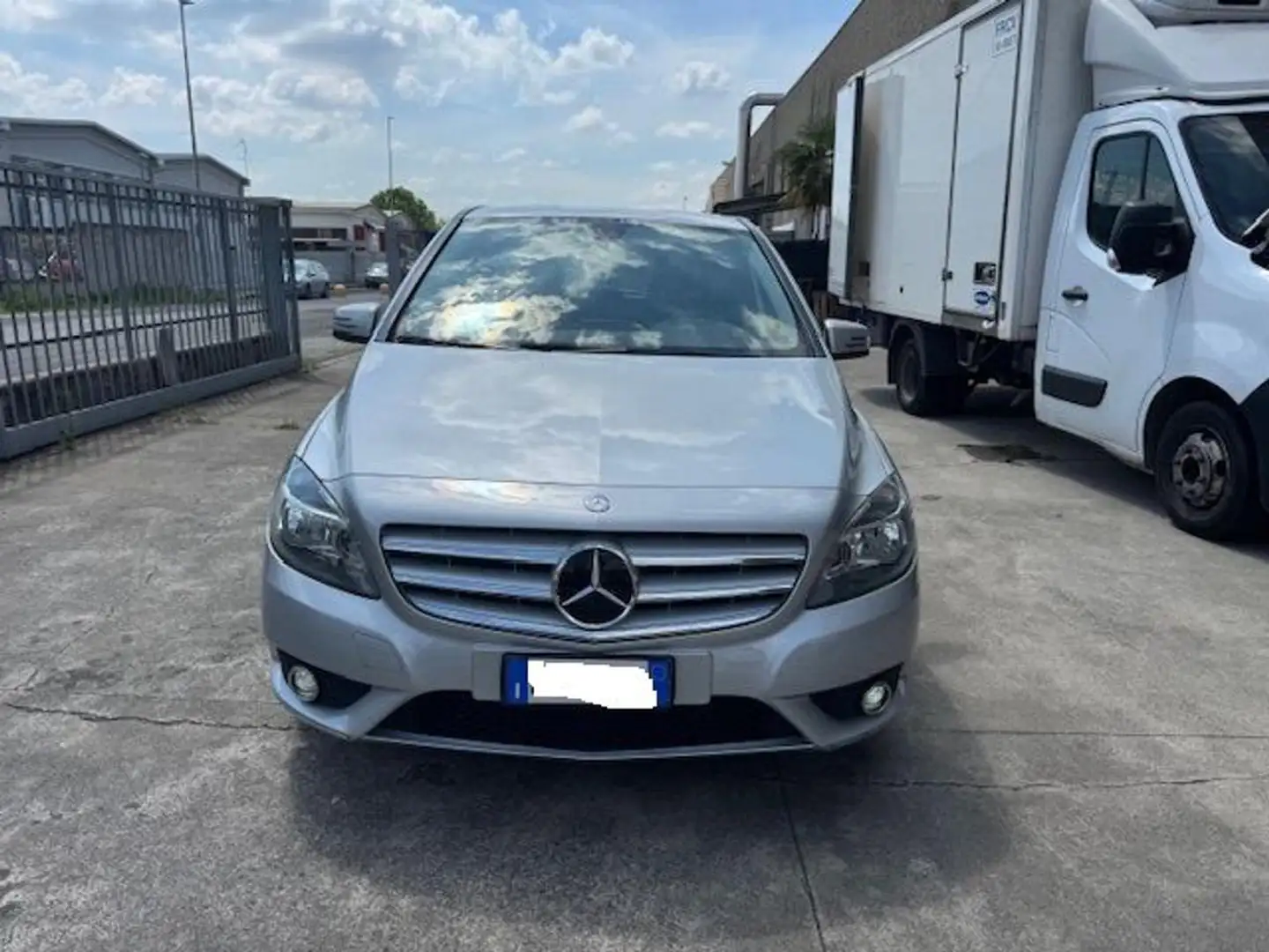 Mercedes-Benz B 180 CDI Executive Srebrny - 2