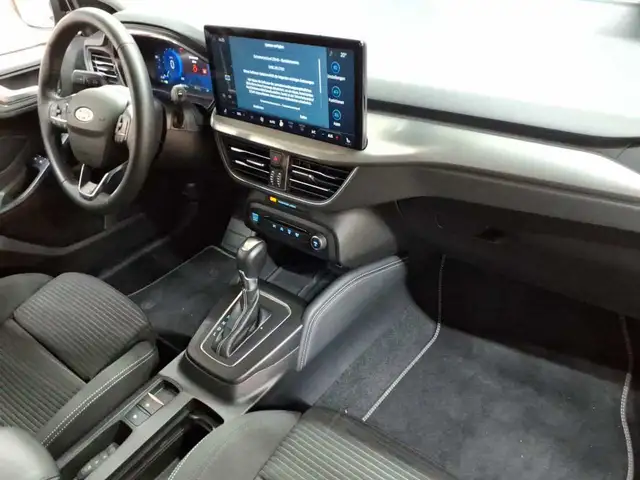 Ford Focus view 9
