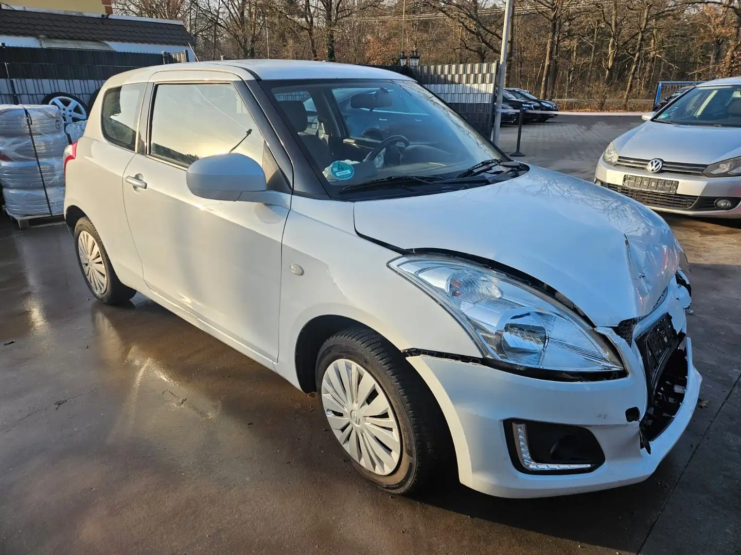 Suzuki Swift Club Weiß - 1