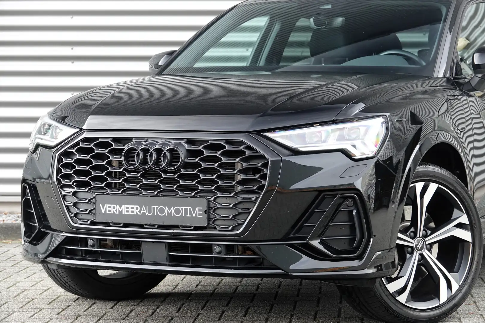 Audi Q3 Sportback 45 TFSI e S edition | Panoramadak | Lede Noir - 2