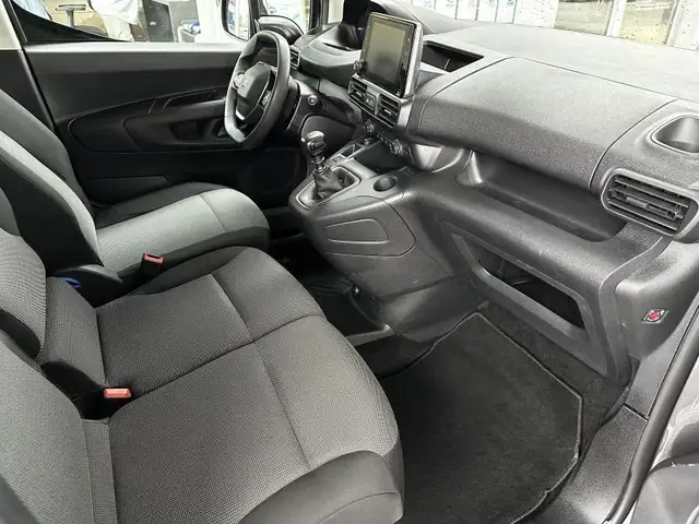 Peugeot Partner view 2