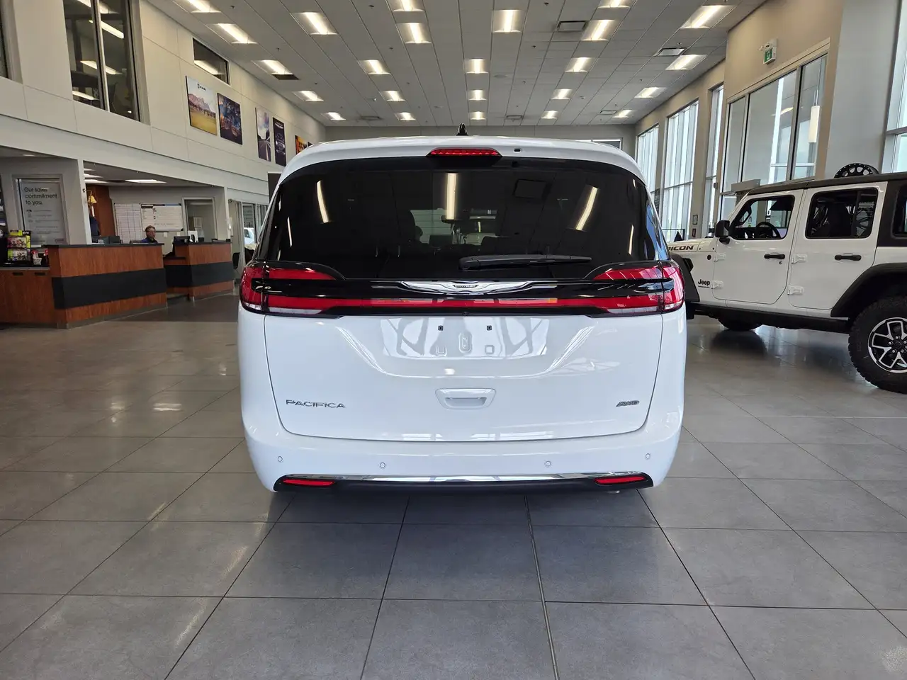 Chrysler Pacifica снимка Chrysler Pacifica