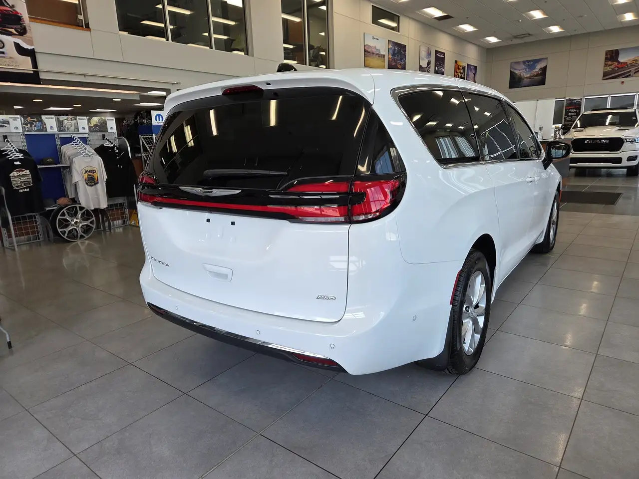Chrysler Pacifica снимка Chrysler Pacifica