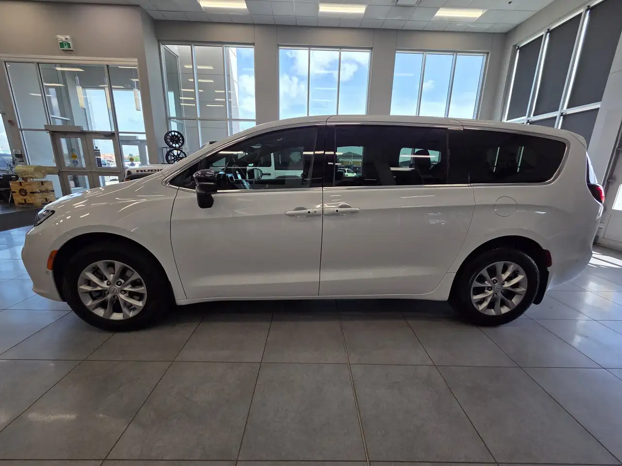 Chrysler Pacifica снимка Chrysler Pacifica