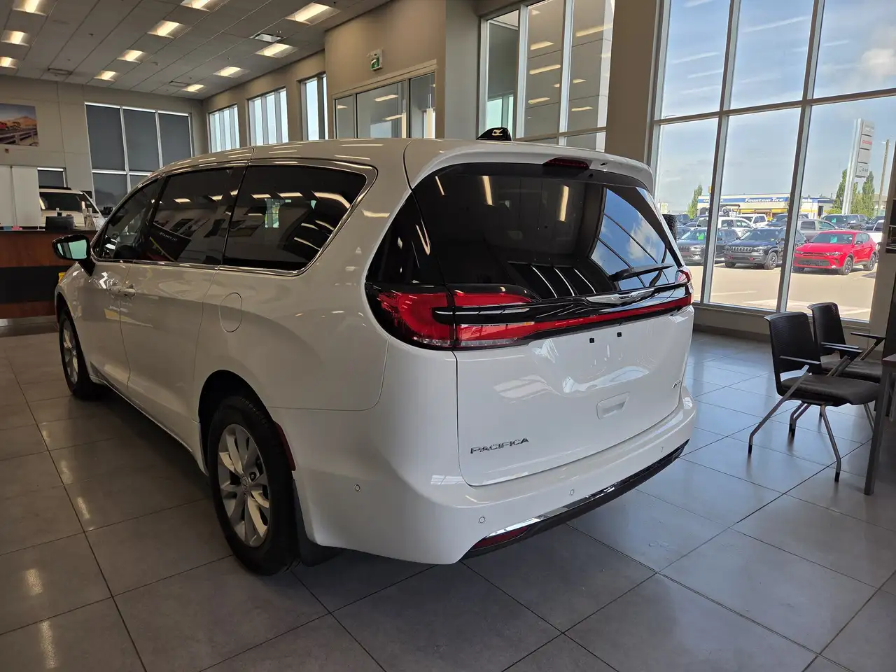 Chrysler Pacifica снимка Chrysler Pacifica