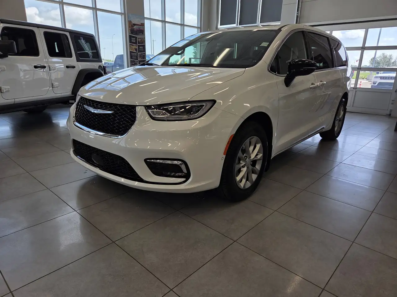 Chrysler Pacifica снимка Chrysler Pacifica