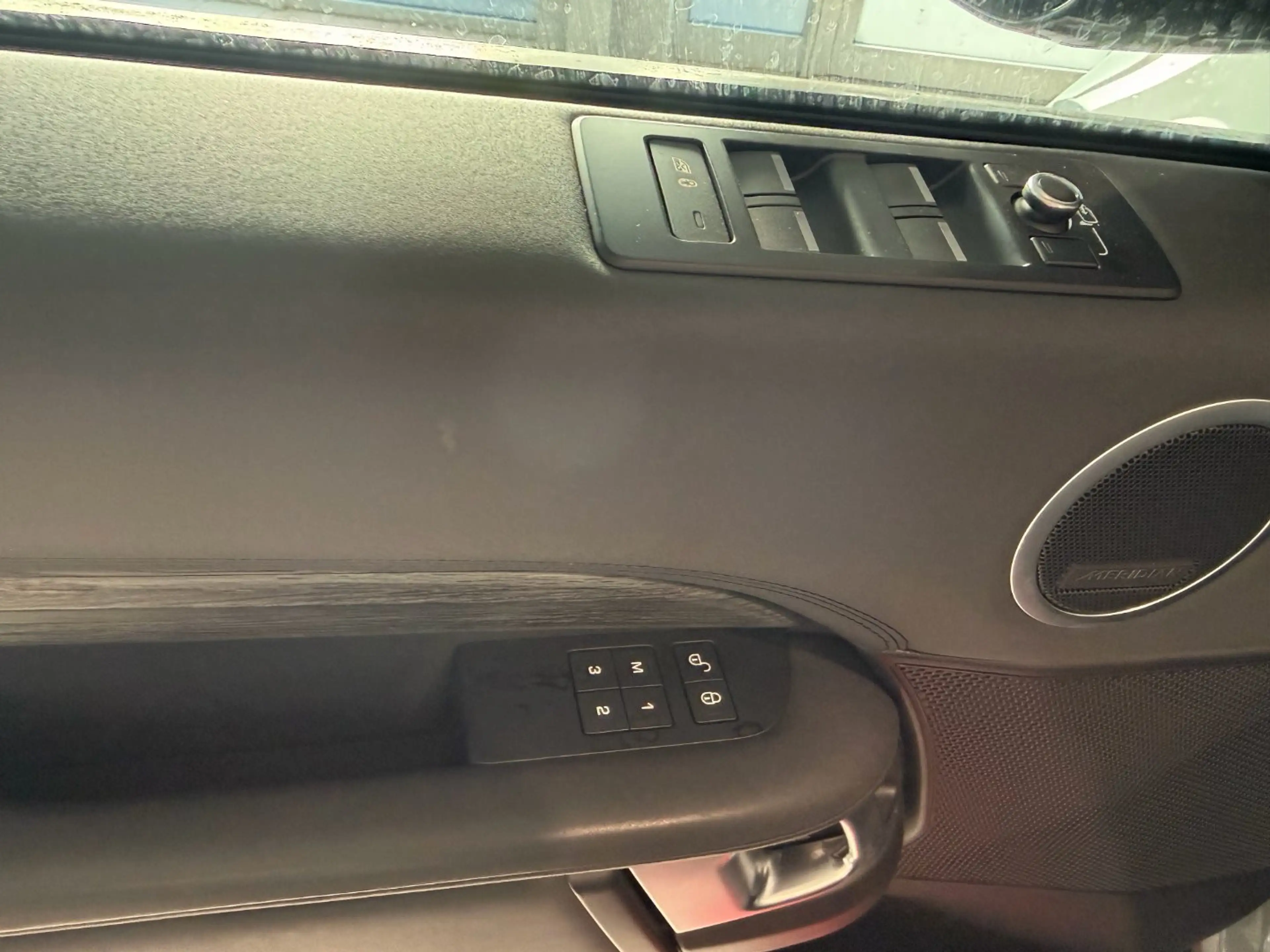 Land Rover Discovery 5 HSE TD6* AHK*PANORAMA*7Sitzer — photo 14