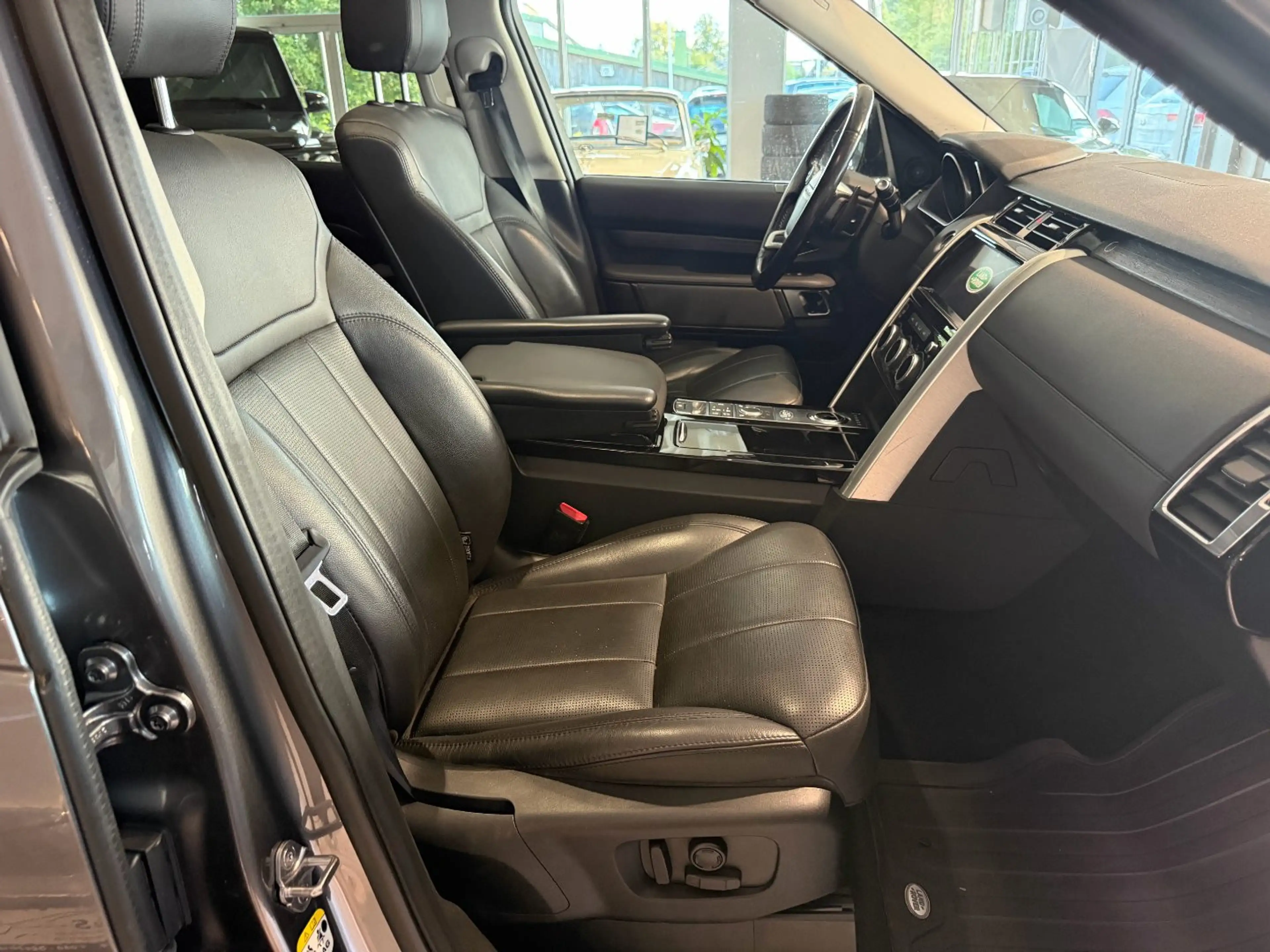 Land Rover Discovery 5 HSE TD6* AHK*PANORAMA*7Sitzer — photo 12
