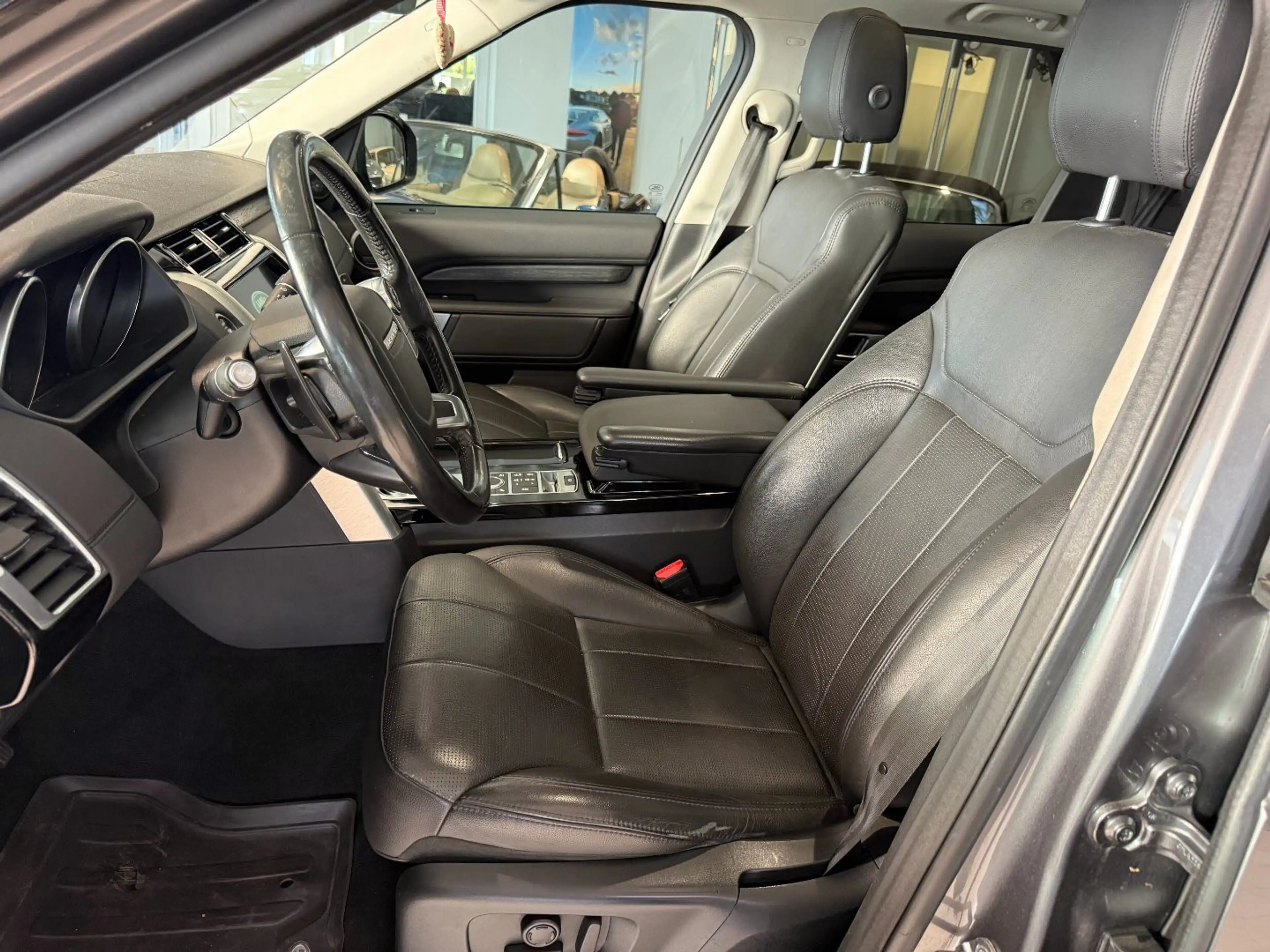 Land Rover Discovery 5 HSE TD6* AHK*PANORAMA*7Sitzer — photo 9