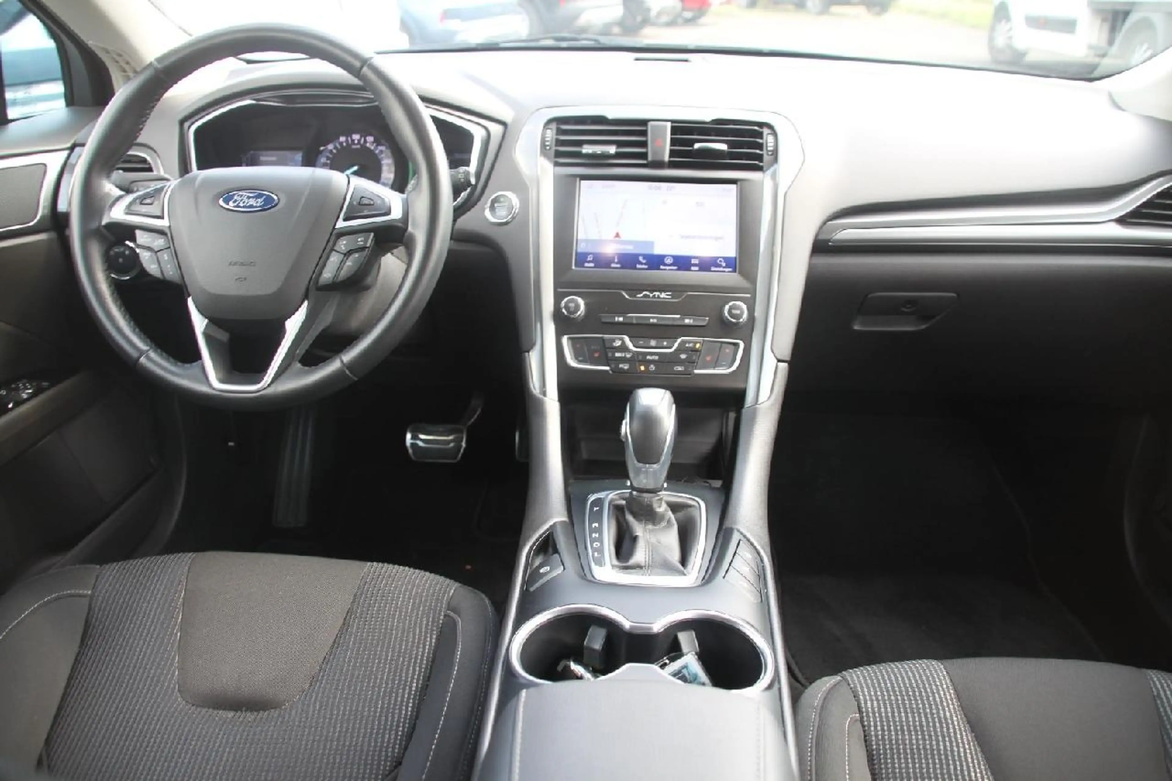 Ford Mondeo Hybrid Business Edition+NAVI+KLIMA+RFK+SHZ+AHK+ — photo 12