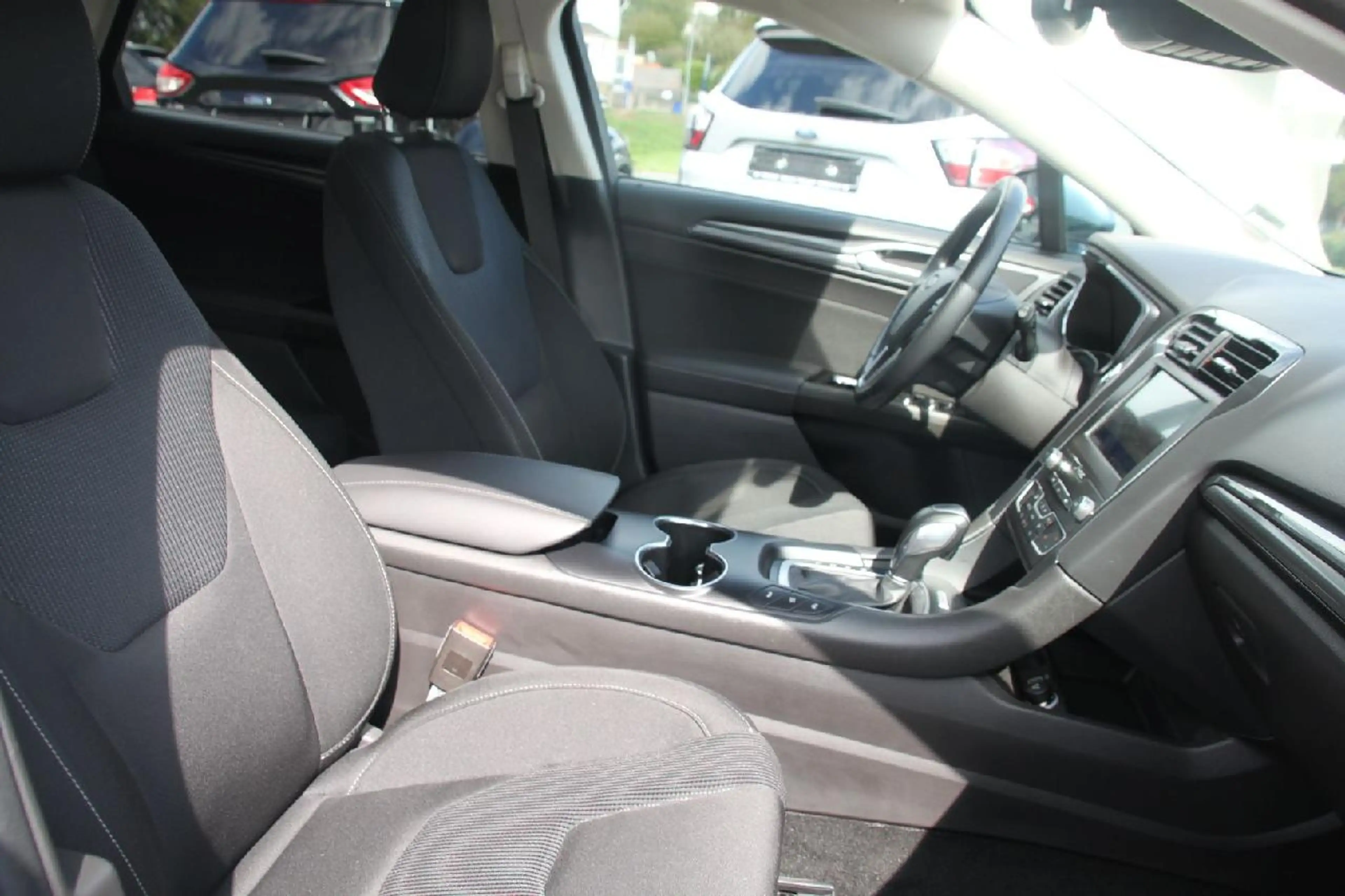 Ford Mondeo Hybrid Business Edition+NAVI+KLIMA+RFK+SHZ+AHK+ — photo 10