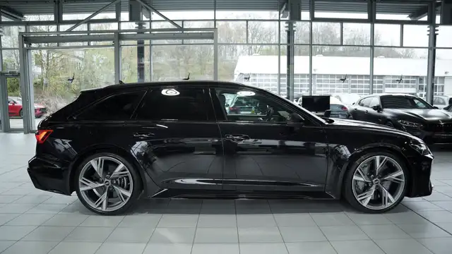 Audi RS6 Avant view 7