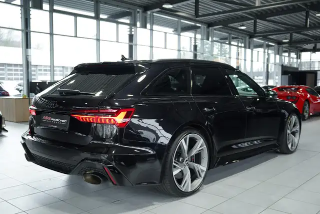 Audi RS6 Avant view 8