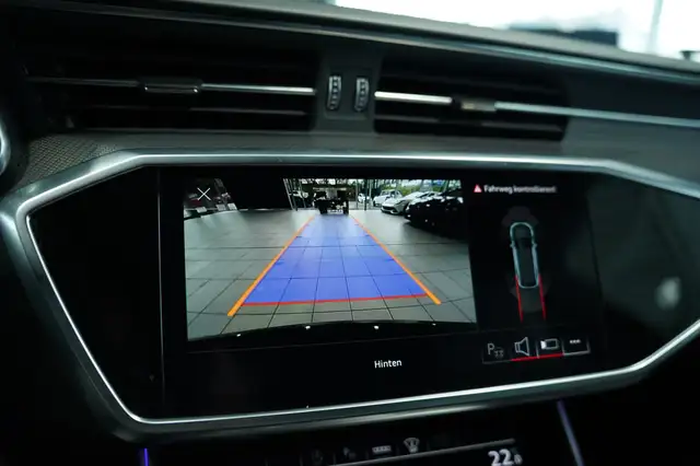 Audi RS6 Avant view 12