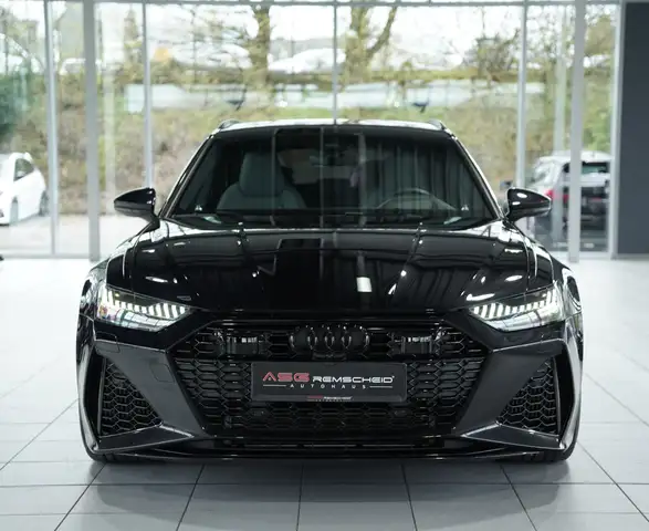 Audi RS6 Avant view 4
