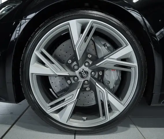 Audi RS6 Avant view 14