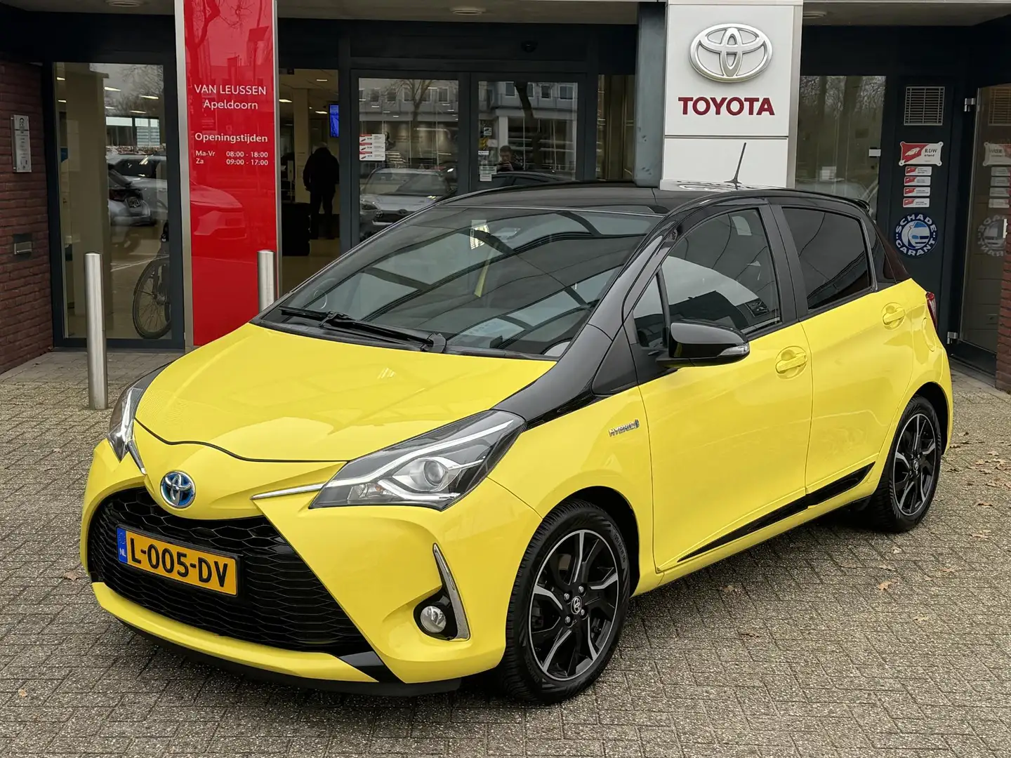 Toyota Yaris 1.5 Hybrid Bi-Tone PANODAK STOELVERW KEYLESS 4S-BA Gelb - 1