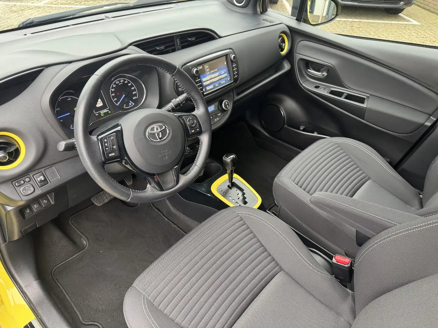 Toyota Yaris 1.5 Hybrid Bi-Tone PANODAK STOELVERW KEYLESS 4S-BA Gelb - 2