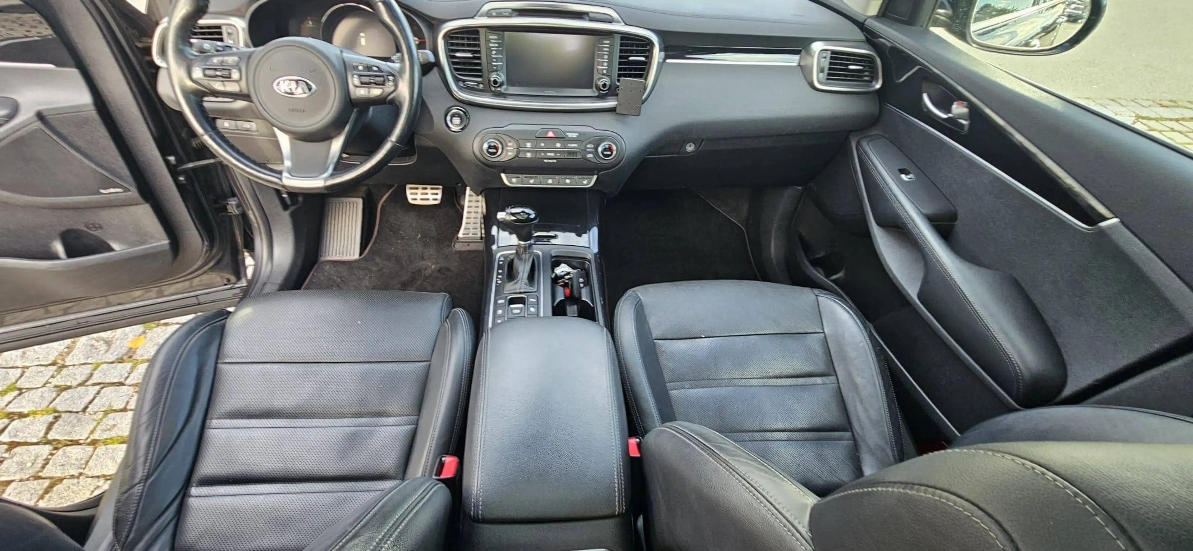 Kia Sorento Platinum Edition 4WD — photo 13