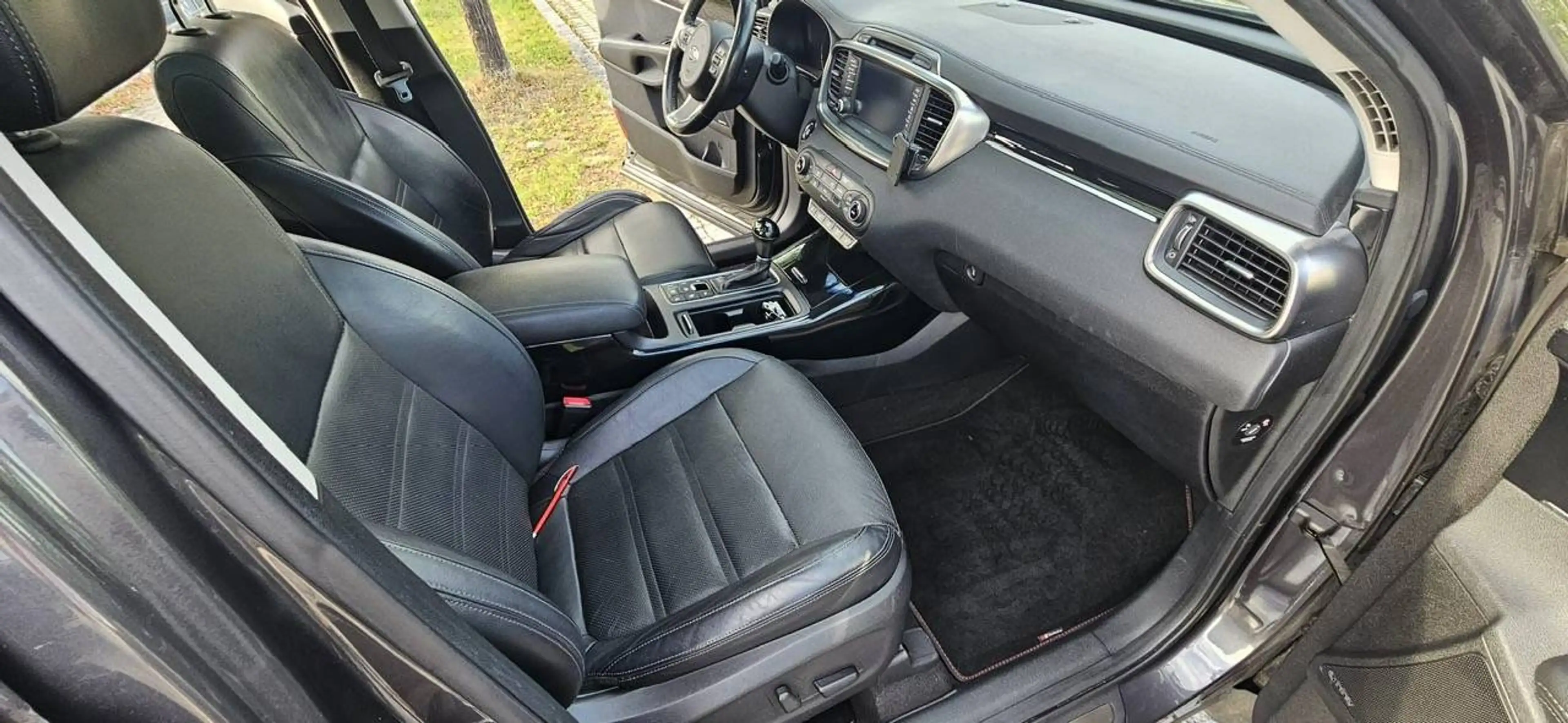 Kia Sorento Platinum Edition 4WD — photo 14