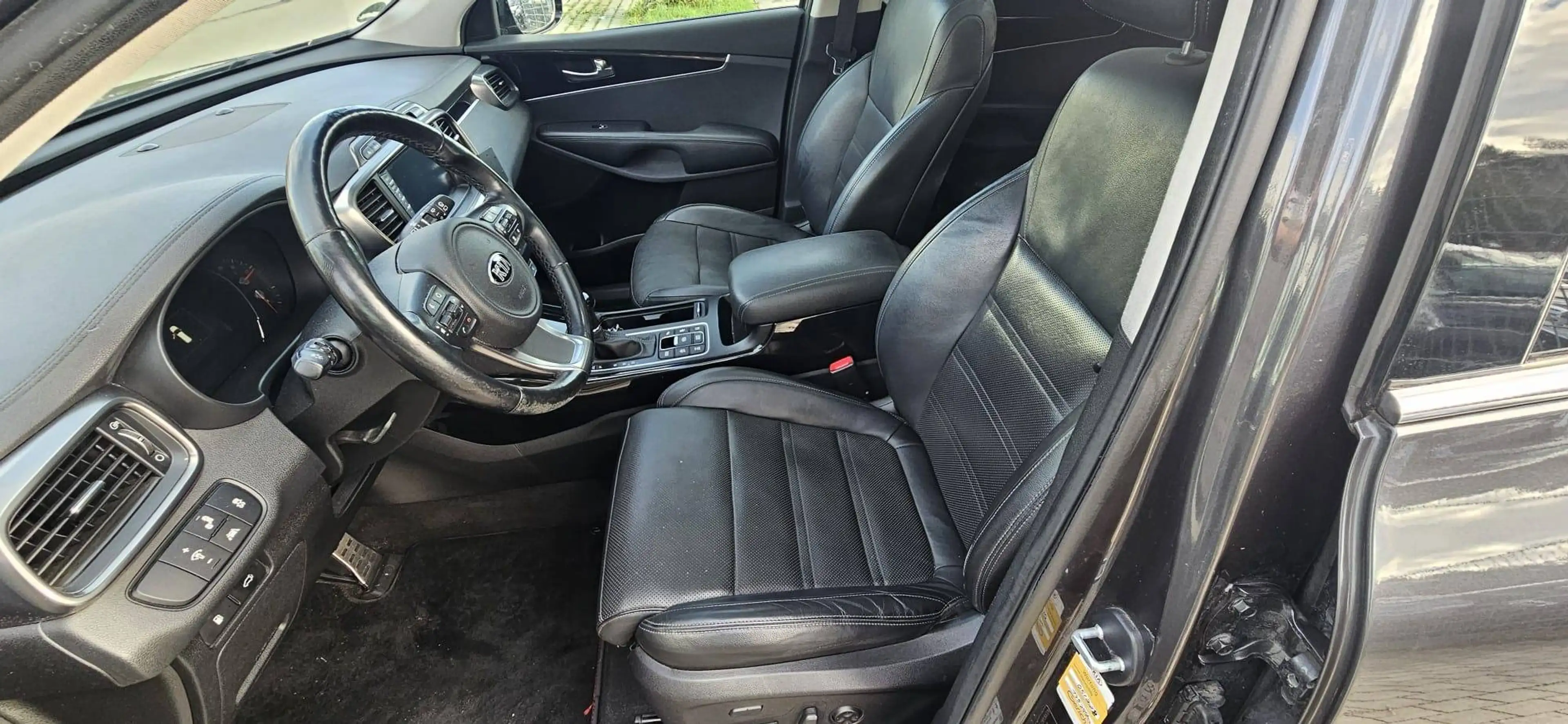 Kia Sorento Platinum Edition 4WD — photo 12