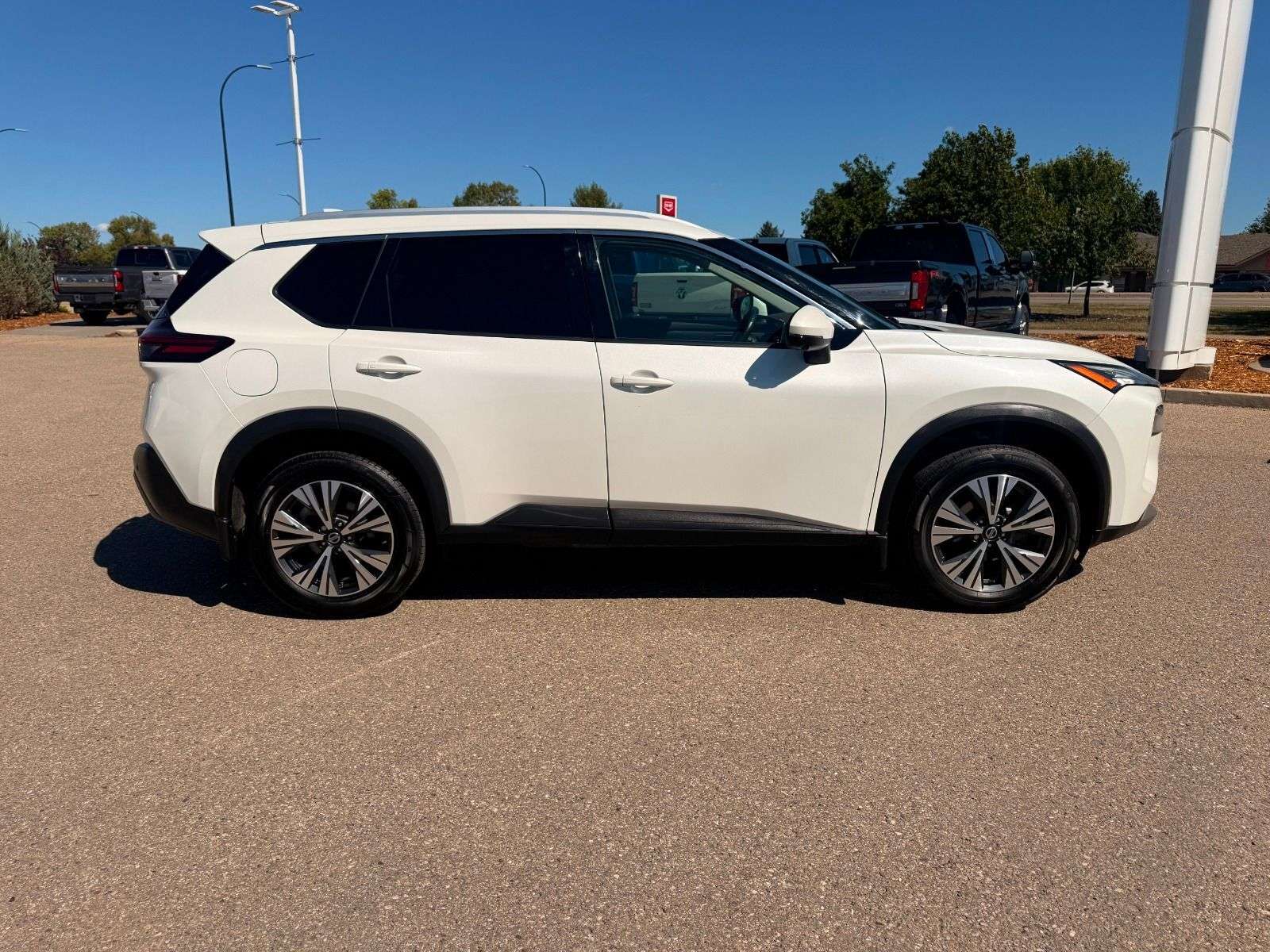 2021 Nissan Rogue SV — снимка 1