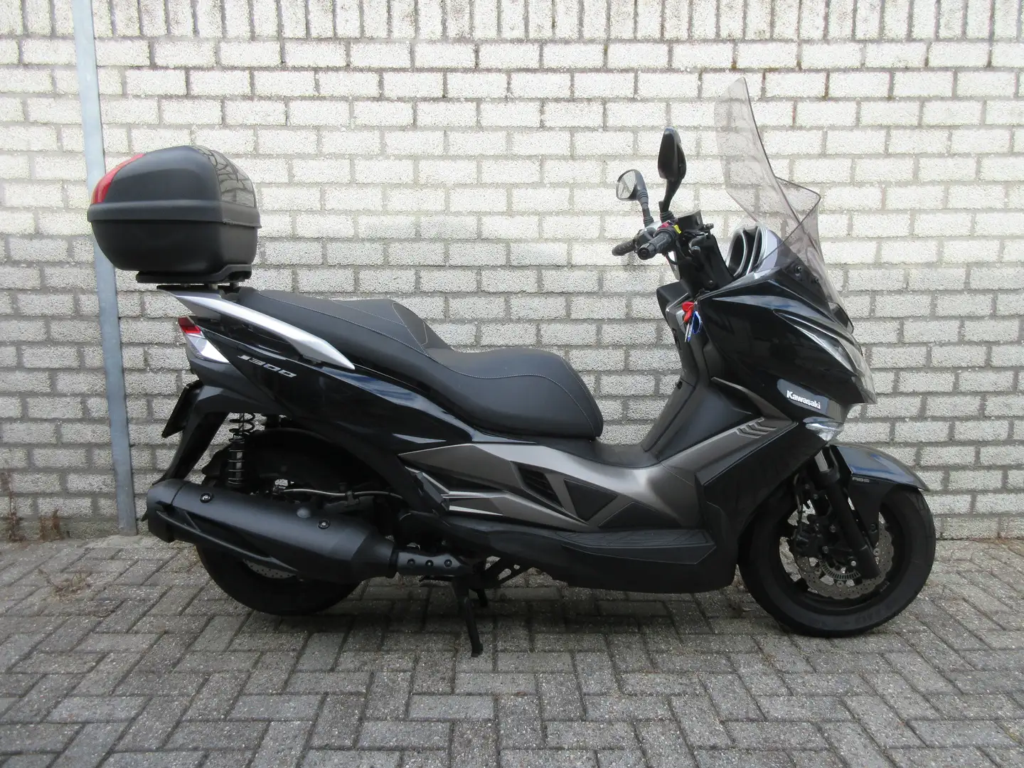 Kawasaki J300 ABS Zwart - 1