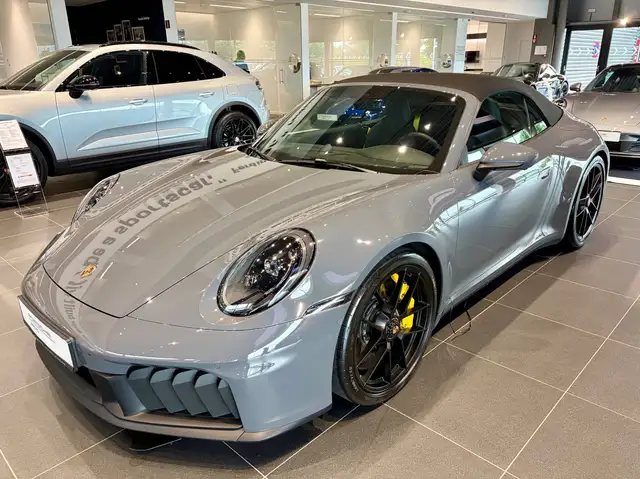 Porsche 911 main image
