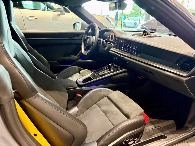Porsche 911 view 23