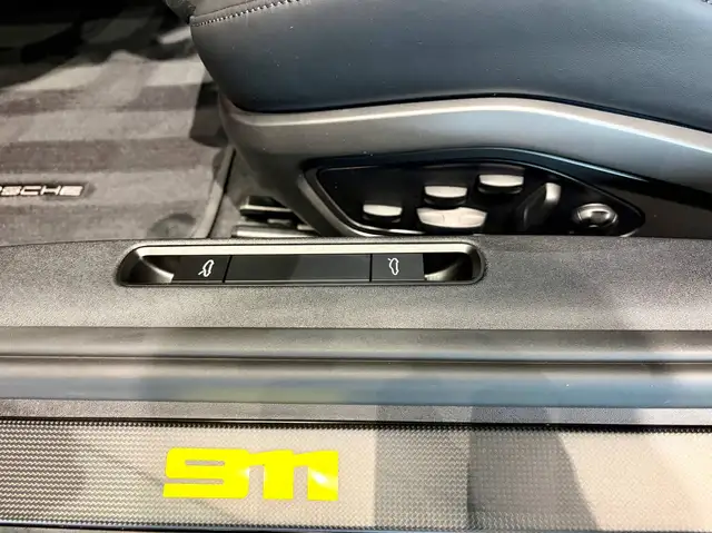 Porsche 911 view 12