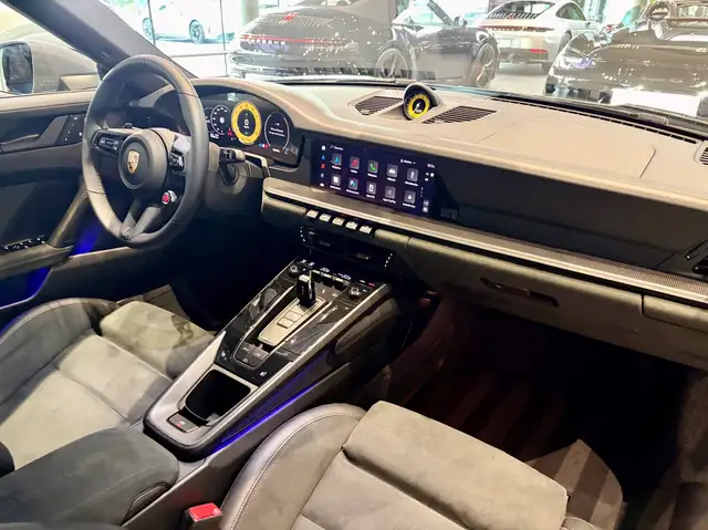 Porsche 911 view 22