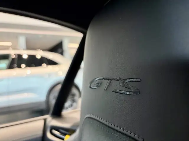 Porsche 911 view 21