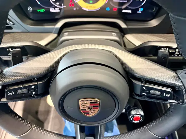 Porsche 911 view 16