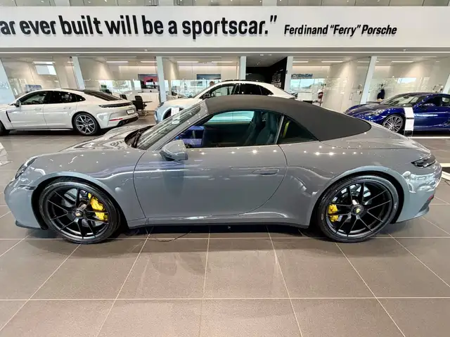 Porsche 911 view 2