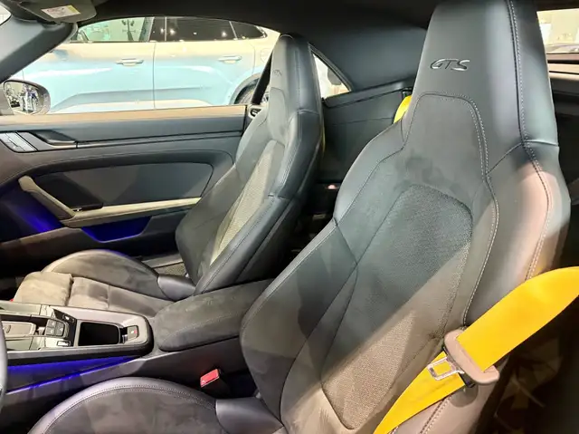 Porsche 911 view 13
