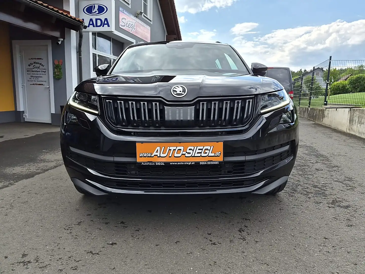 Skoda Kodiaq 2,0 TDI SCR 4x4 Sportline DSG MIT ANHÄNGEVORRIC... Schwarz - 2