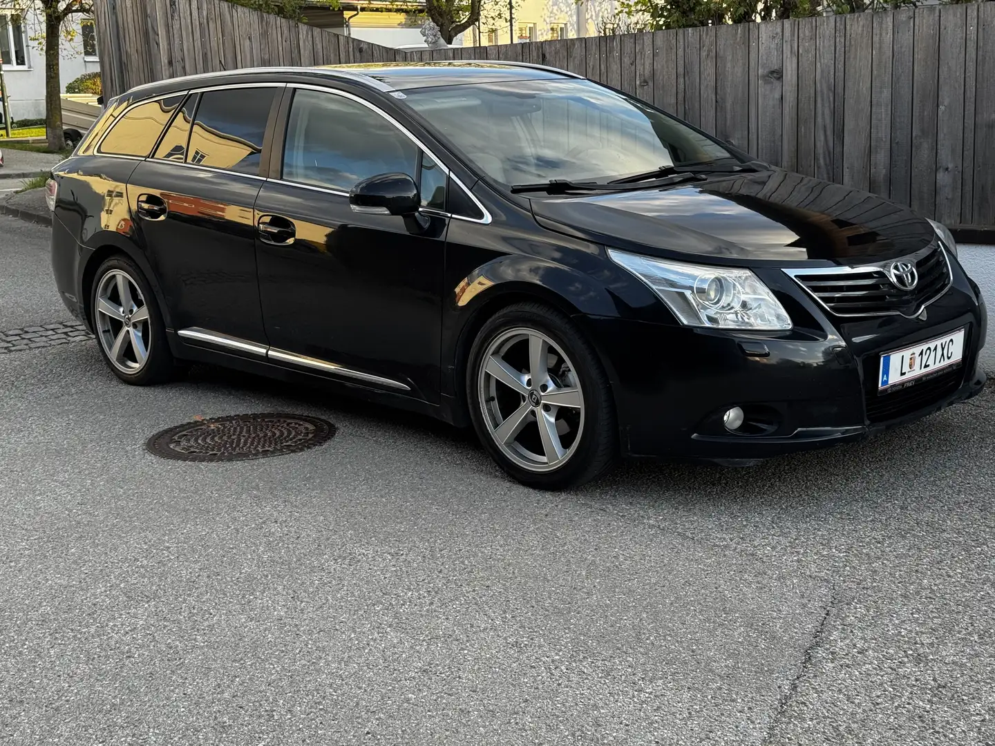 Toyota Avensis Combi 2.0 D-4D Edition - 1