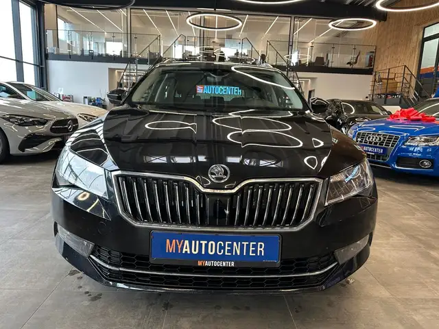 Skoda Superb view 3