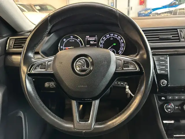 Skoda Superb view 9