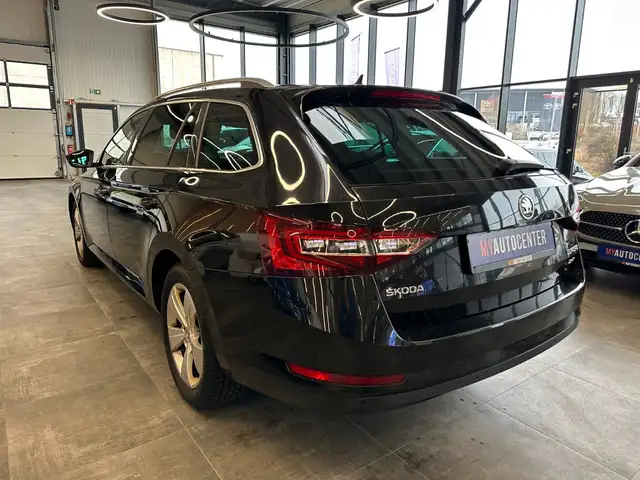 Skoda Superb view 6
