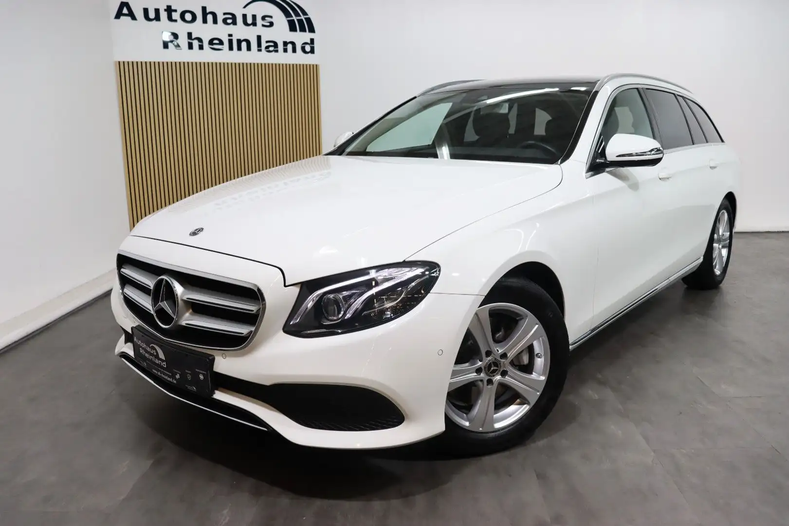 Mercedes-Benz E 250 T Avantgarde*PANO*T.LEDER*MULTIBEAM*AHK* Blanco - 1