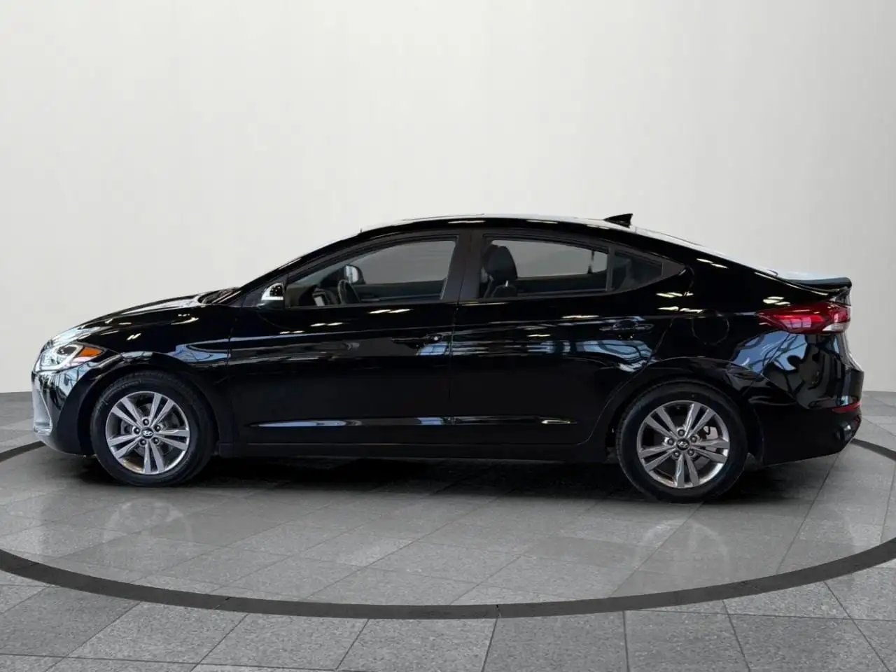 Hyundai ELANTRA fotografie Hyundai ELANTRA