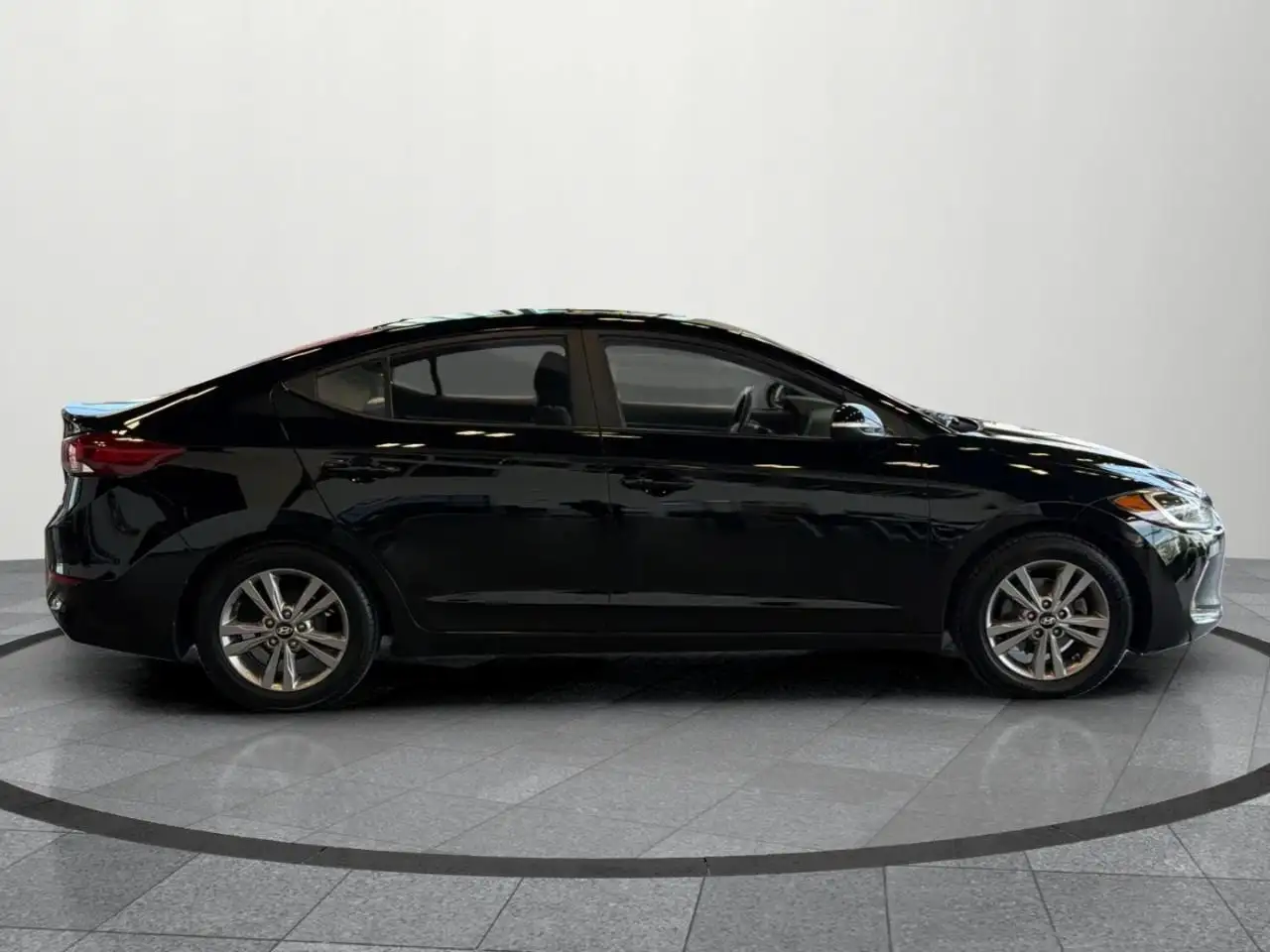 Hyundai ELANTRA fotografie Hyundai ELANTRA