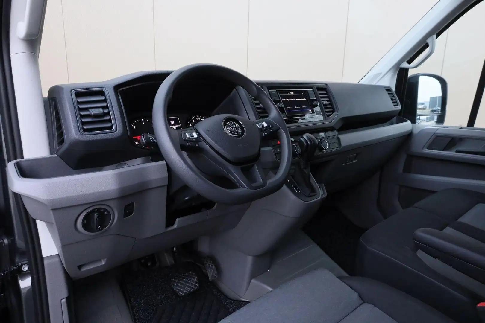 Volkswagen Crafter Comfortline 35 2.0 TDI 130 kW Automaat / 177 pk L3 Grijs - 2