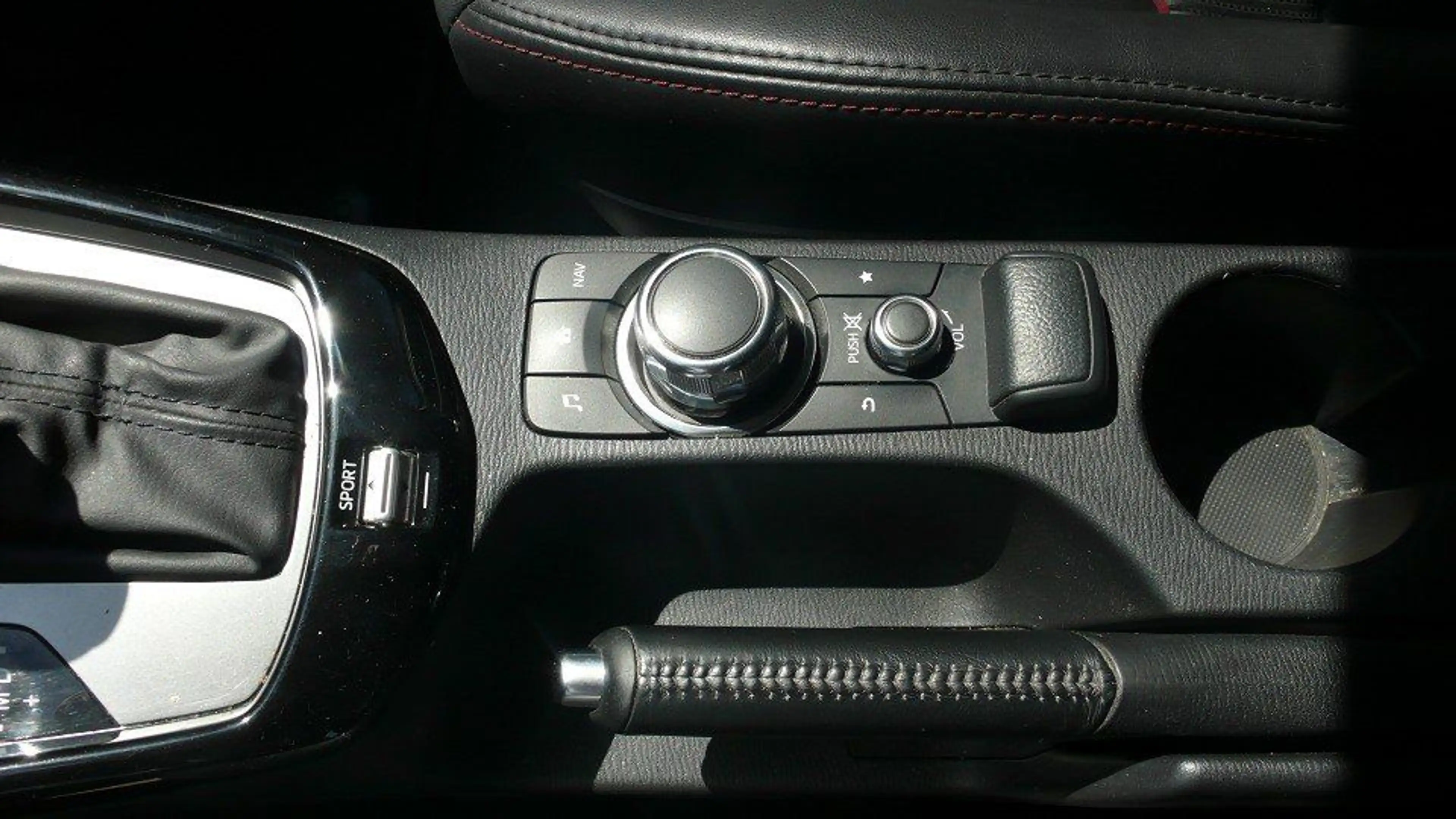 Mazda CX-3 Sports-line Automatik Navi Ganzjahresreifen — photo 12