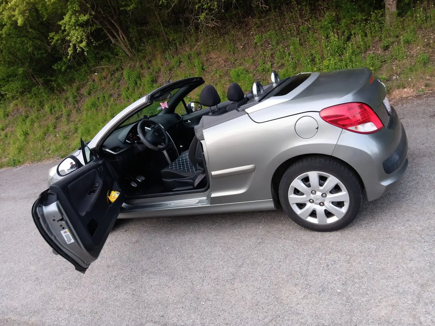 Peugeot 207 207 CC 1.6i - 2