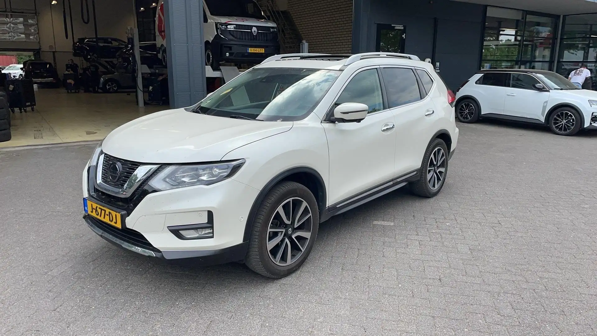 Nissan X-Trail 1.3 DIG-T Tekna Wit - 1